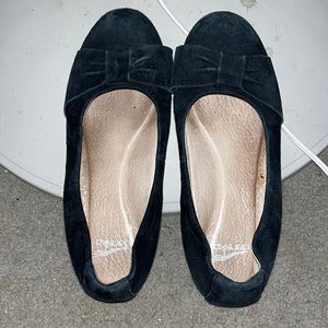 Basically new Dansko Flats with bow on the toe super cute and comfy
